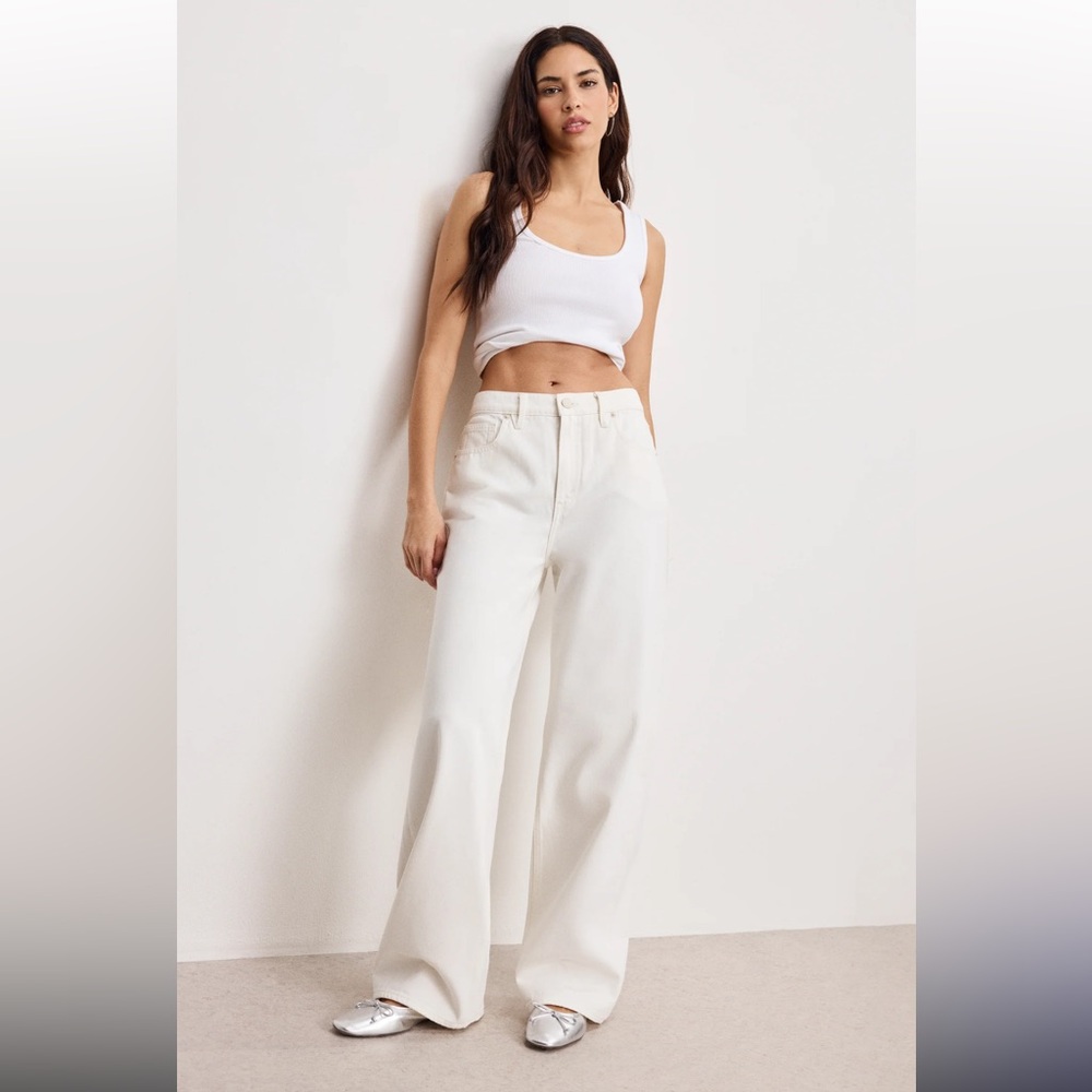 NWT Good American Low Rise Baggy Jeans in size 2/26 color white